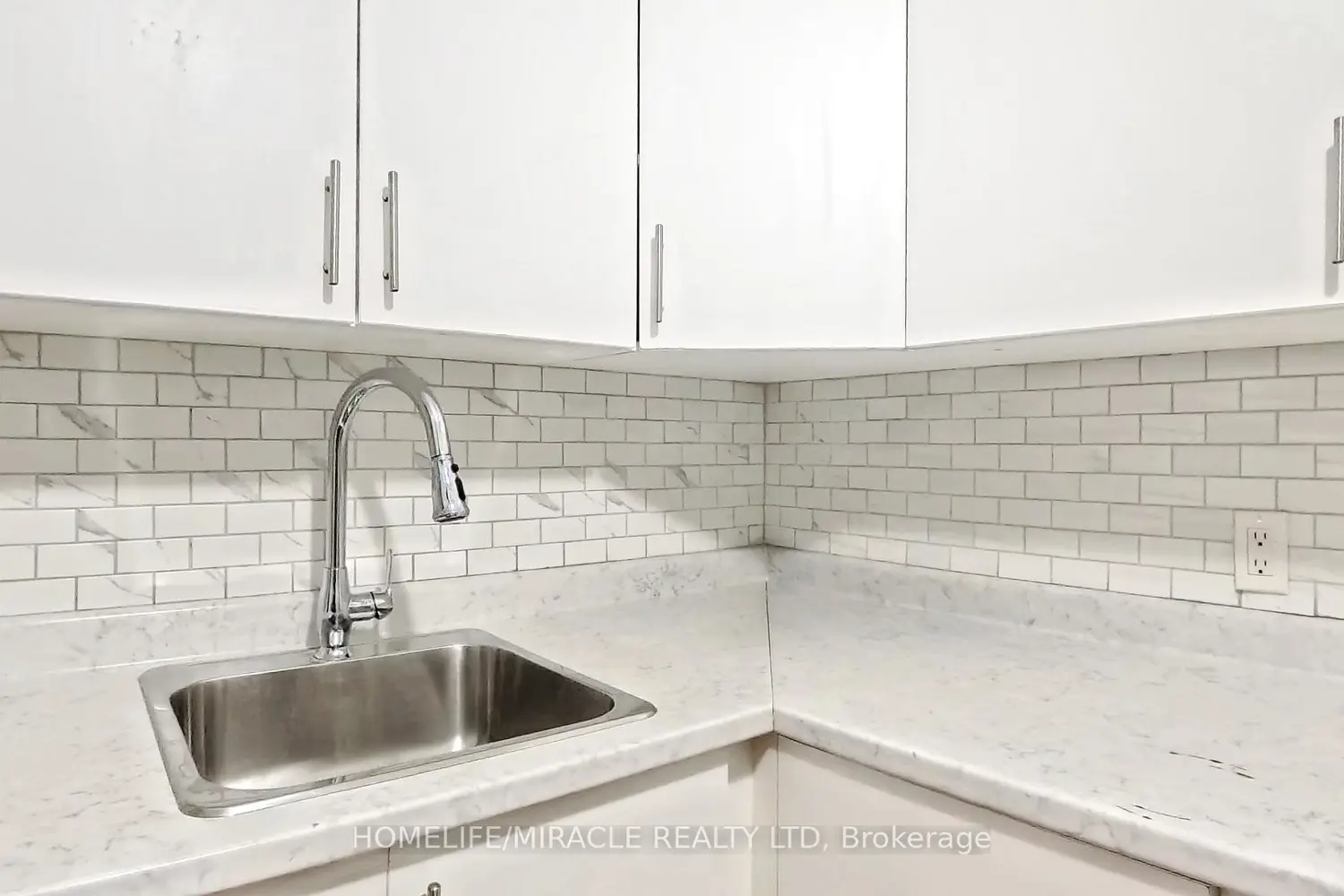 Additional image 8 of 25 Spadina Avenue