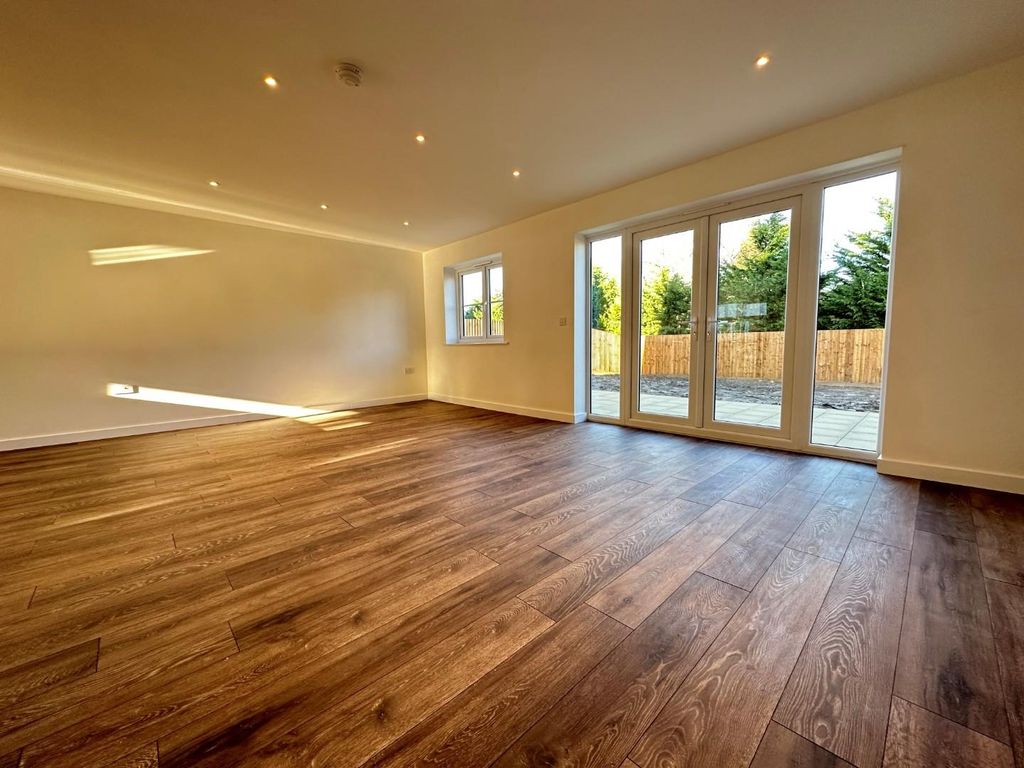 Additional image 5 of 3 bed detached house to rentHarborough Road North, Northampton NN2