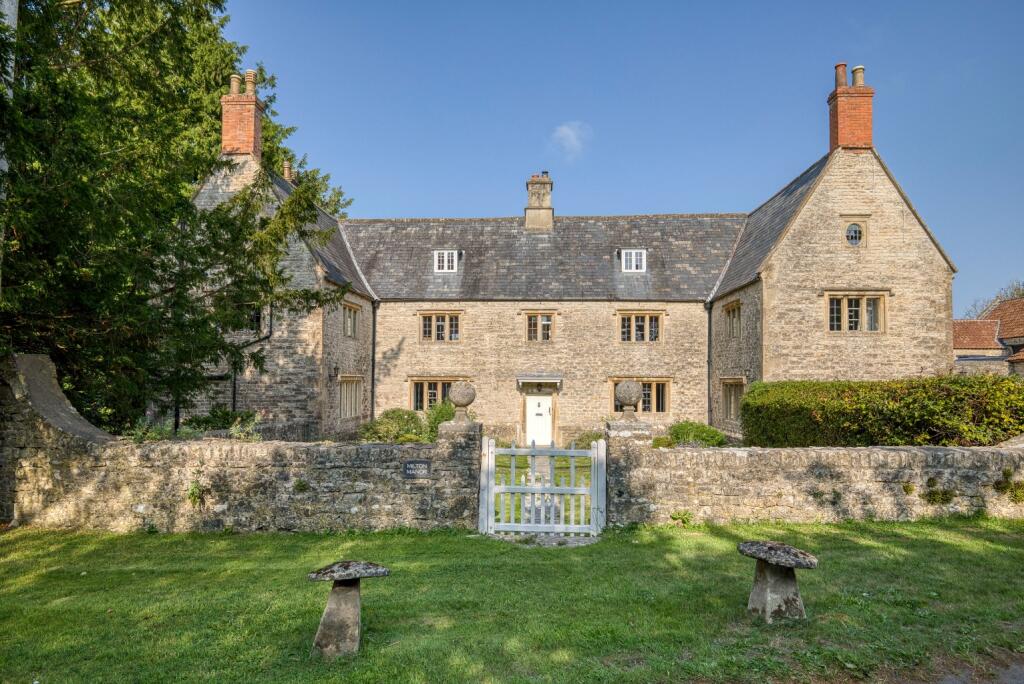 Manor house with 7 acres, near Wells