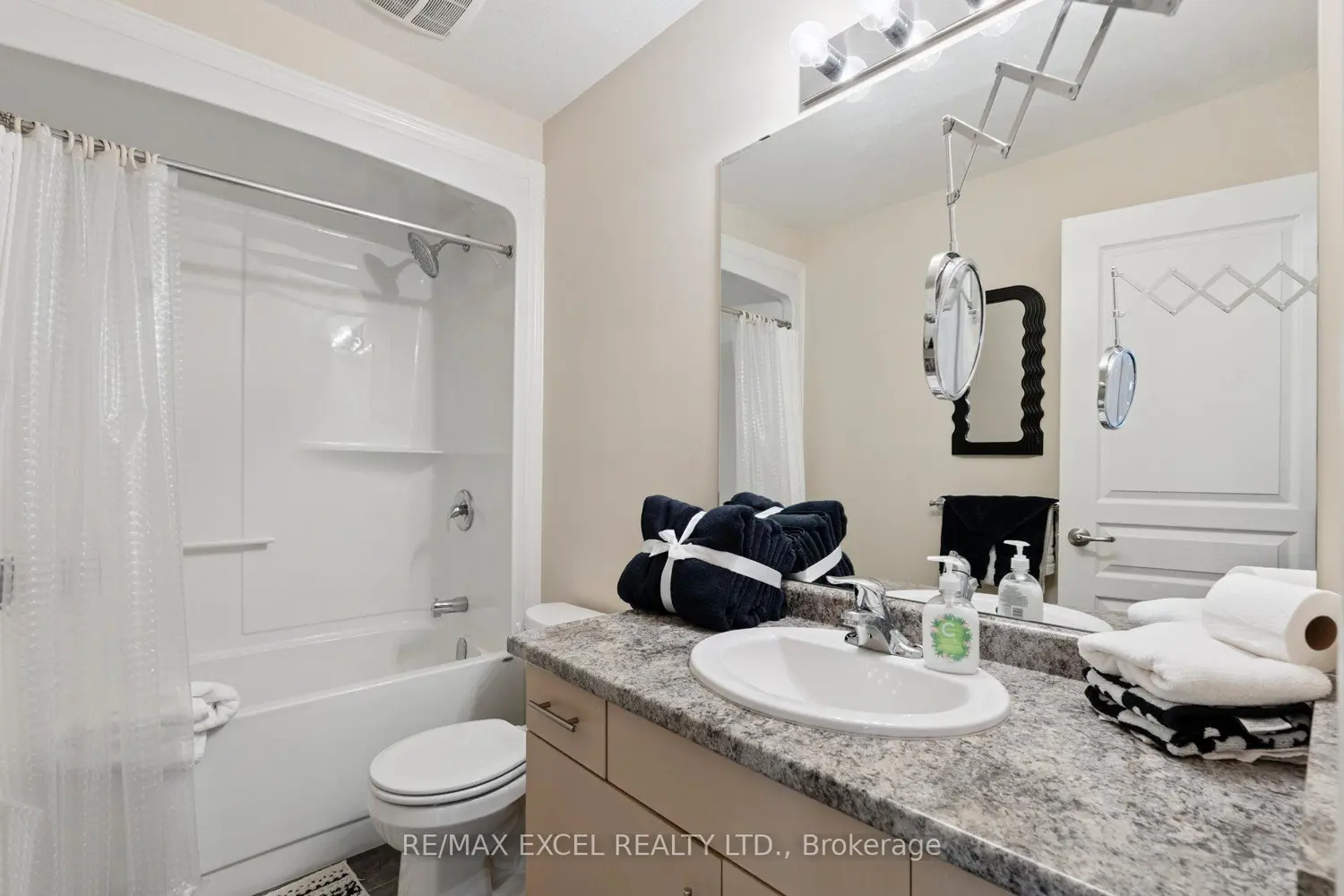 Additional image 8 of 6401 Shapton Crescent