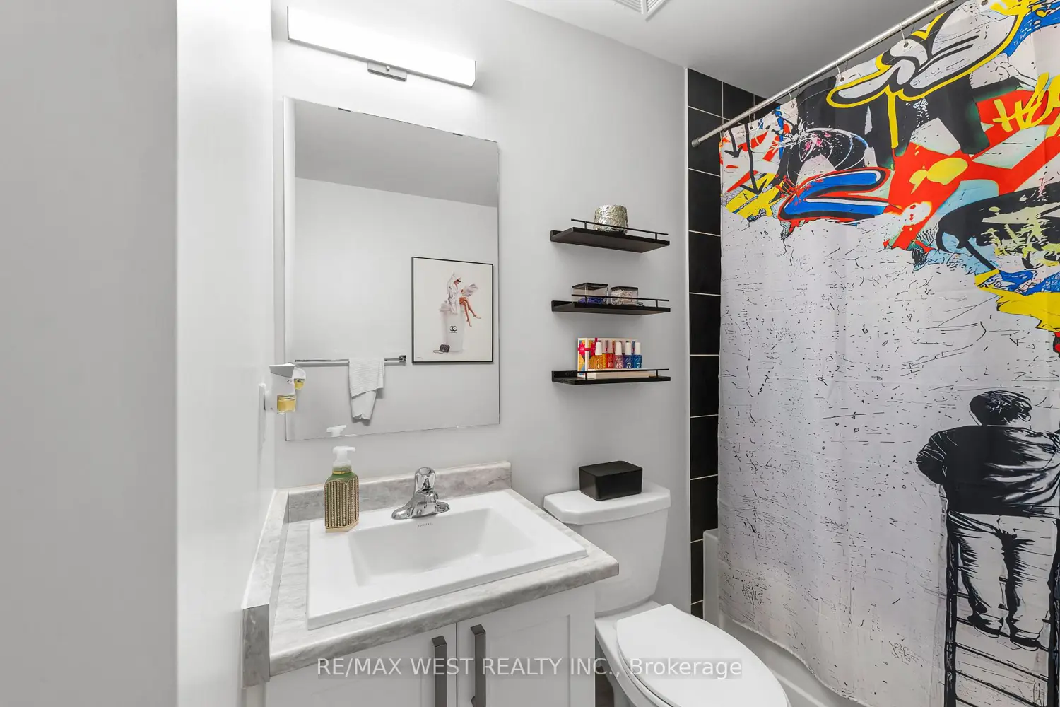 Additional image 8 of 1062 Douglas Mccurdy Common