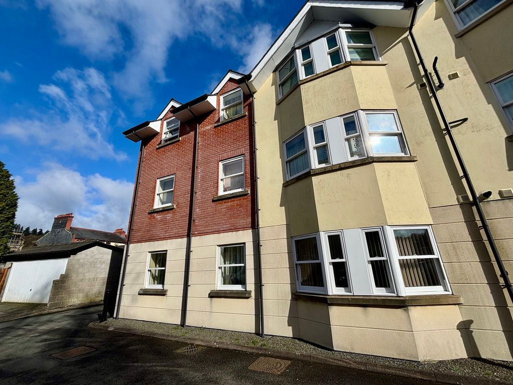 1 bed flat to rentValentine Court, Llanidloes, Powys SY18