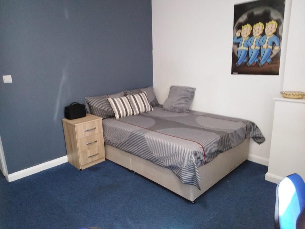 4 bed shared accommodation to rentMillstone Lane, Leicester LE1 photo 3