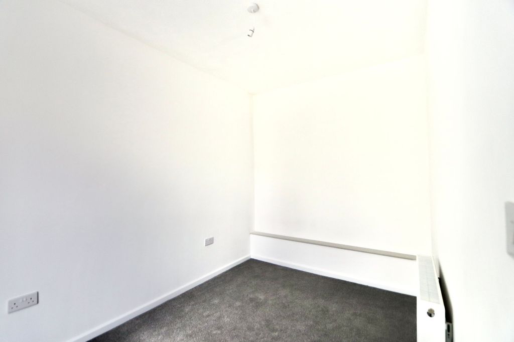 Additional image 7 of 1 bed flat to rentFlat 4, 50 High Street, Fleur-De-Lis, Blackwood NP12