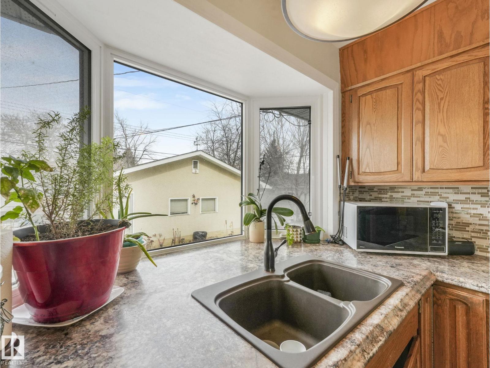 Additional image 5 of 16106 79a Avenue NW, Edmonton, AB, T5R3J1