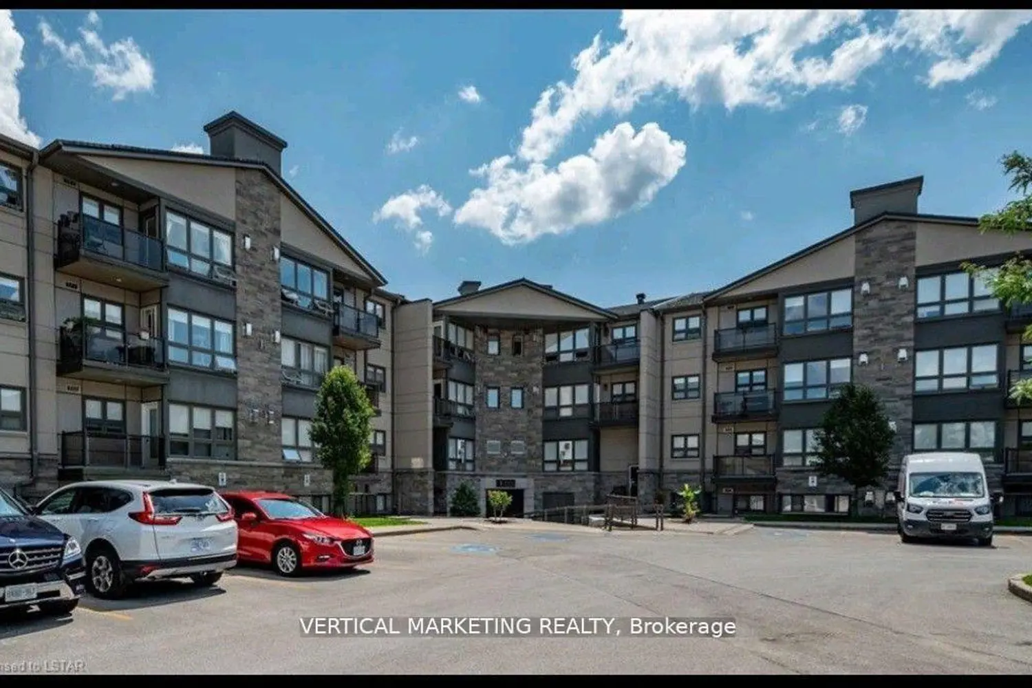1 Jacksway Crescent 208 photo 2