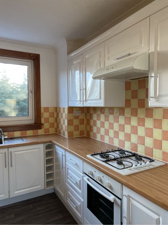 Additional image 4 of 3 bed flat to rentPark Avenue, Loanhead EH20