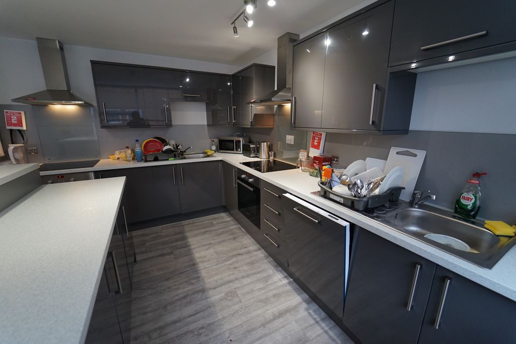 7 bed shared accommodation to rentFlat 1, 10 Middle Street, Beeston, Nottingham NG9 photo 2