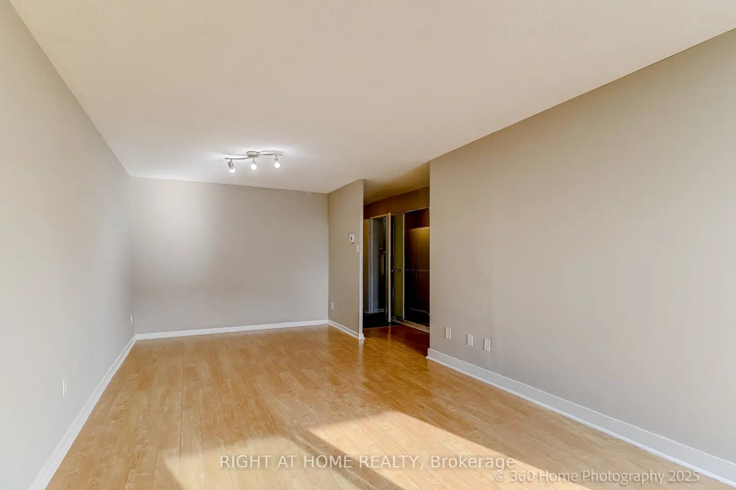 Additional image 11 of 1 Royal Orchard Boulevard 1107