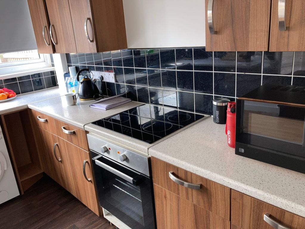 4 bed maisonette to rentNorthfields NR4 photo 2