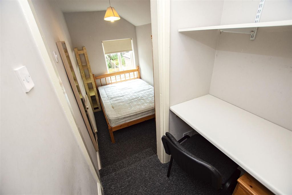 4 bed shared accommodation to rentHubert Road, Birmingham, West Midlands B29 photo 5