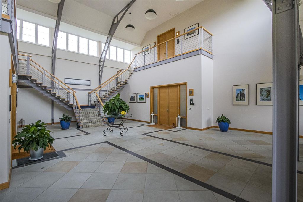 2 bed flat to rentBenjamin Hall, Hensol Castle Park CF72 photo 2