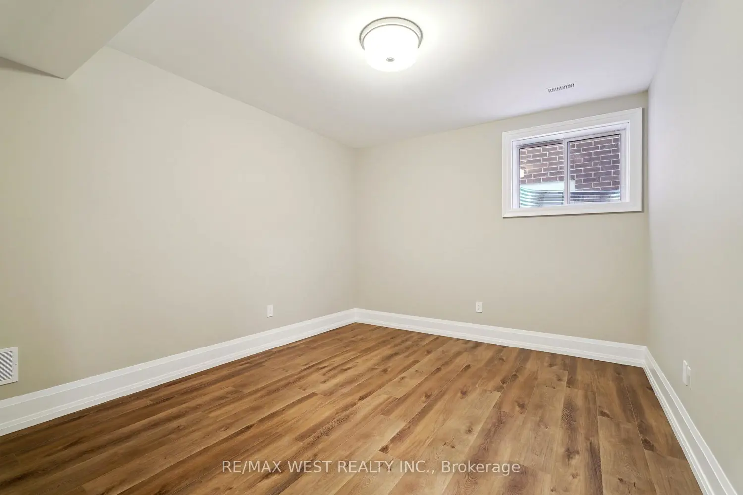 Additional image 12 of 29 W Dykie Court