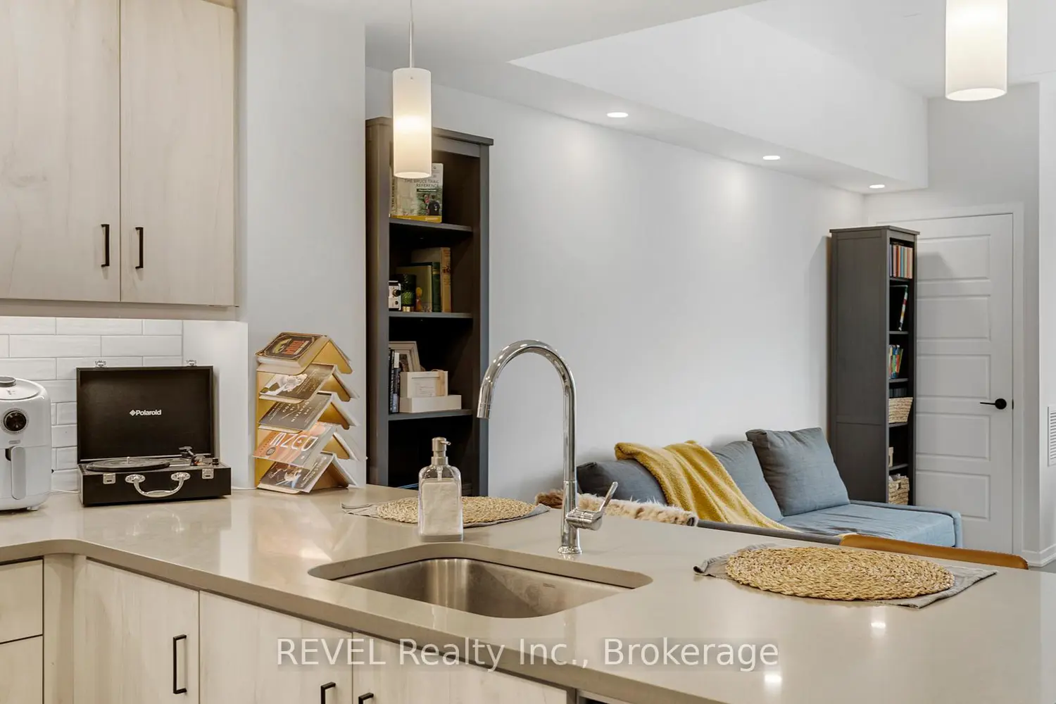 Additional image 4 of 3998 Victoria Avenue 106