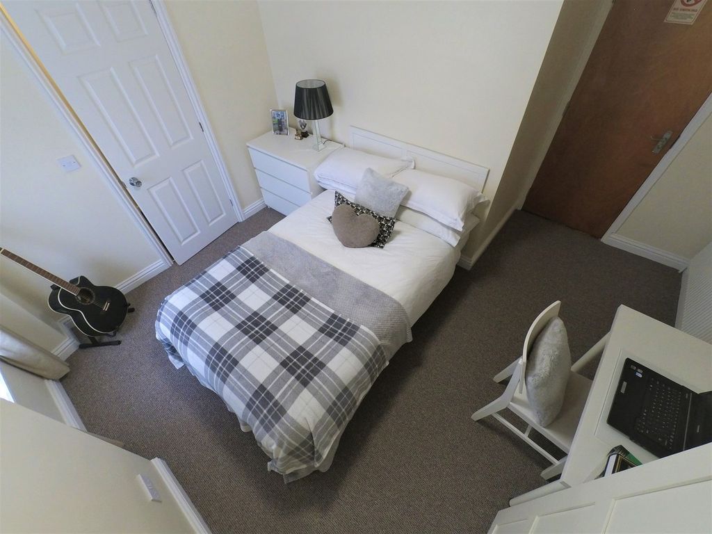 Additional image 6 of 5 bed shared accommodation to rentRoyal Terrace, Barrack Road, Northampton NN1