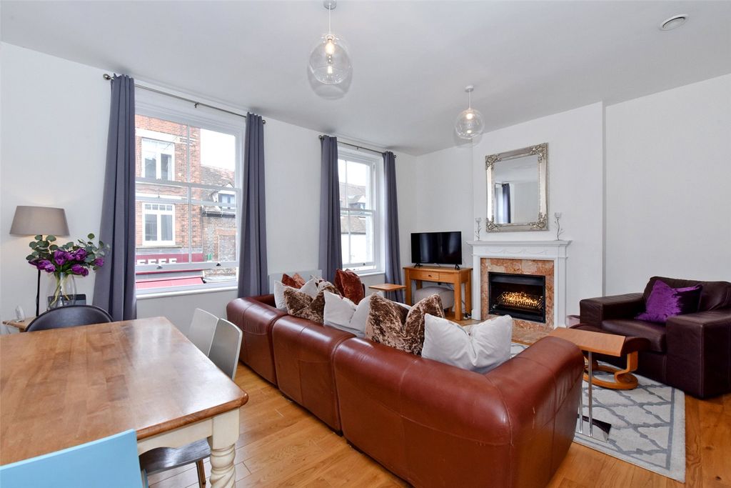 Additional image 3 of 2 bed flat to rentTuns Lane, Henley-On-Thames, Oxfordshire RG9