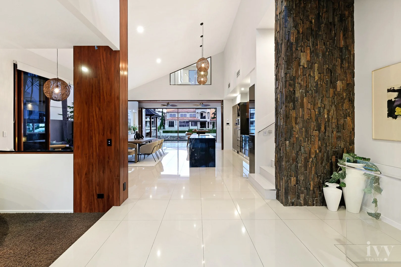 7 Royal Albert Crescent, Sovereign Islands QLD 4216
