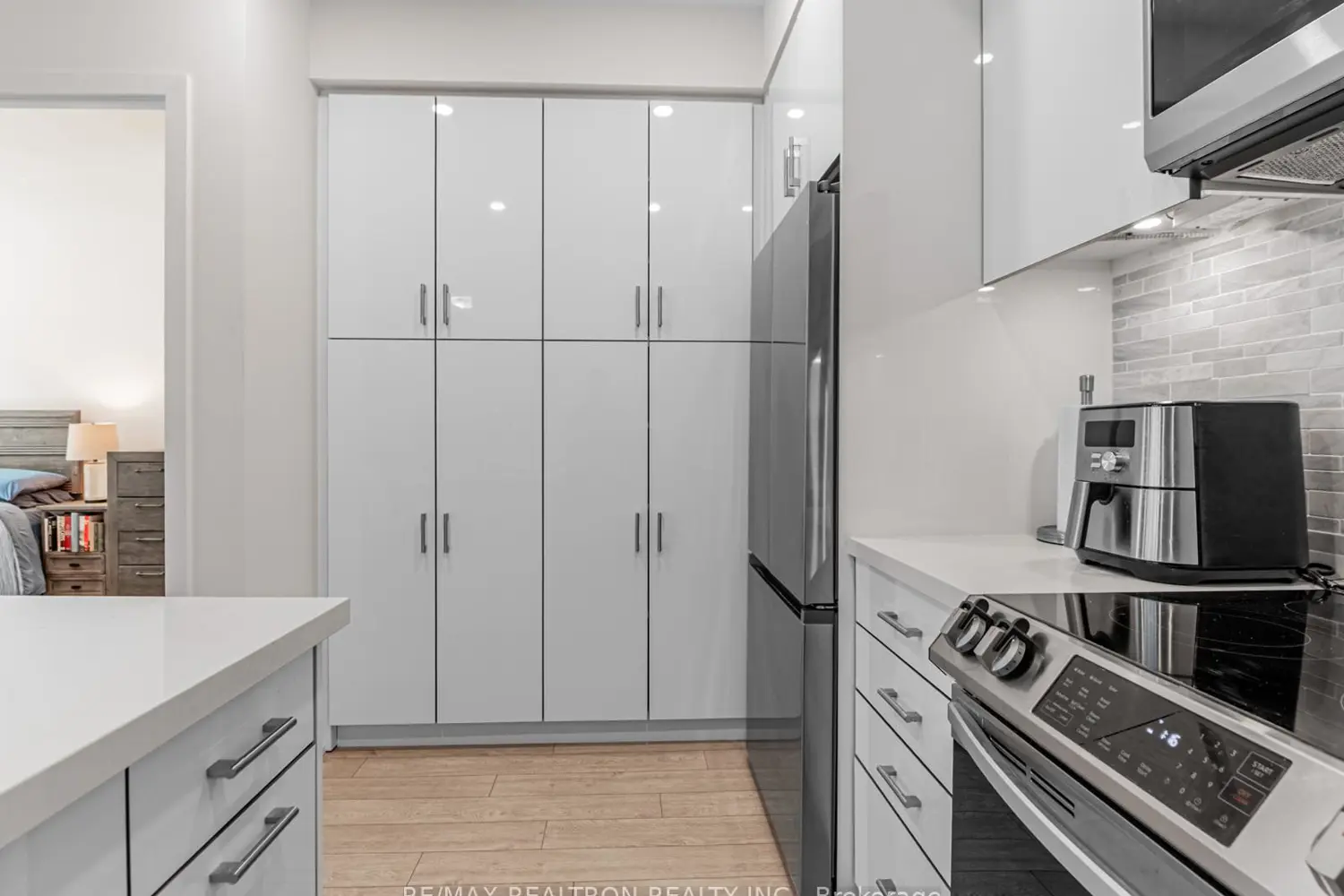 Additional image 4 of 415 Sea Ray Avenue G13