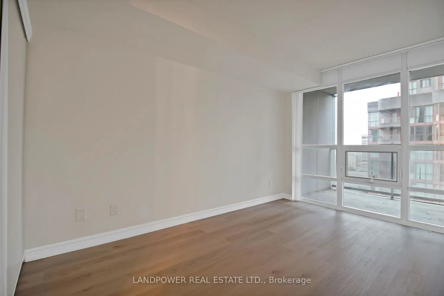 Additional image 10 of 761 Bay Street 1810