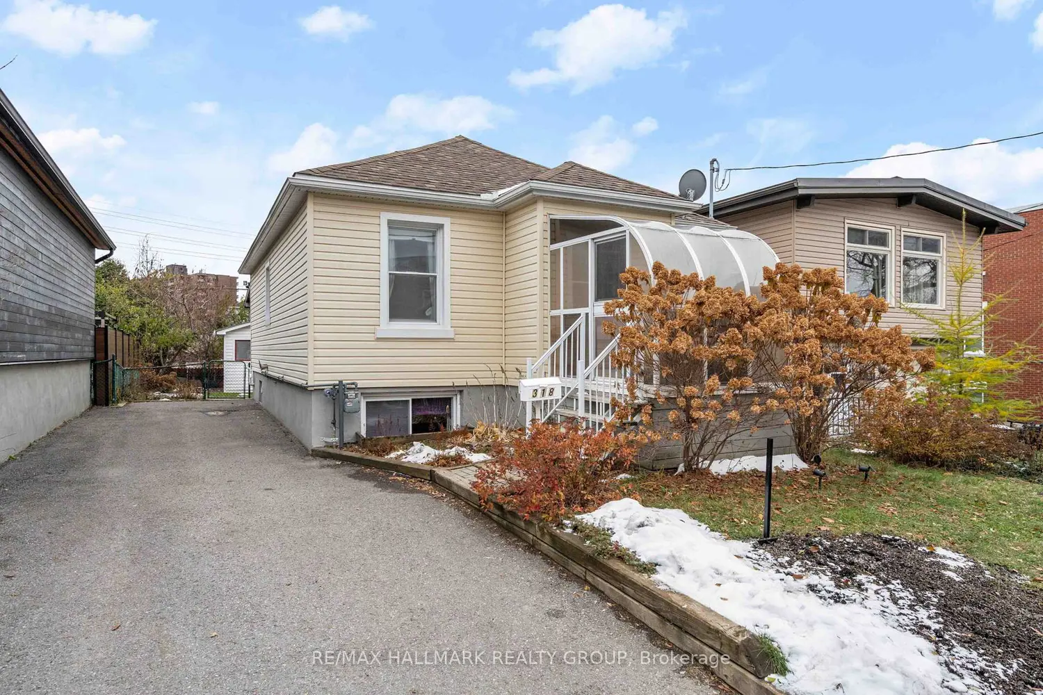 318 Shakespeare Street