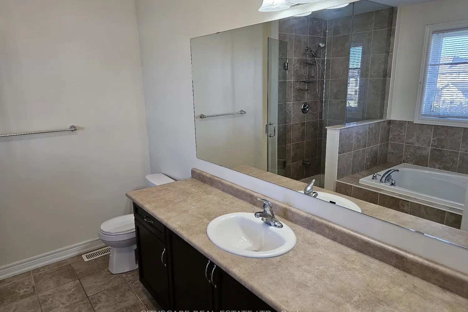 Additional image 9 of 6366 Dilalla Crescent