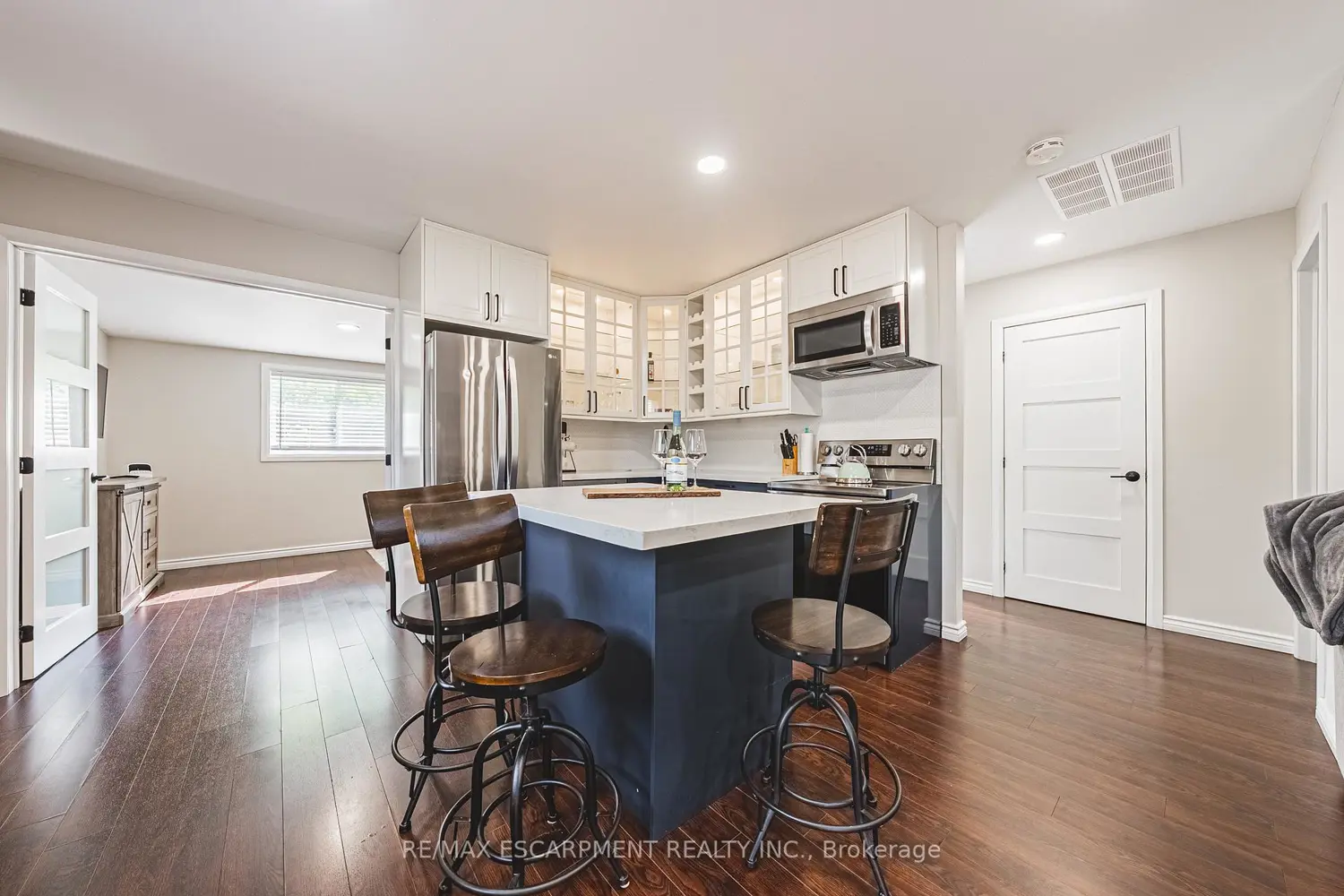 Additional image 5 of 3865 Victoria Avenue