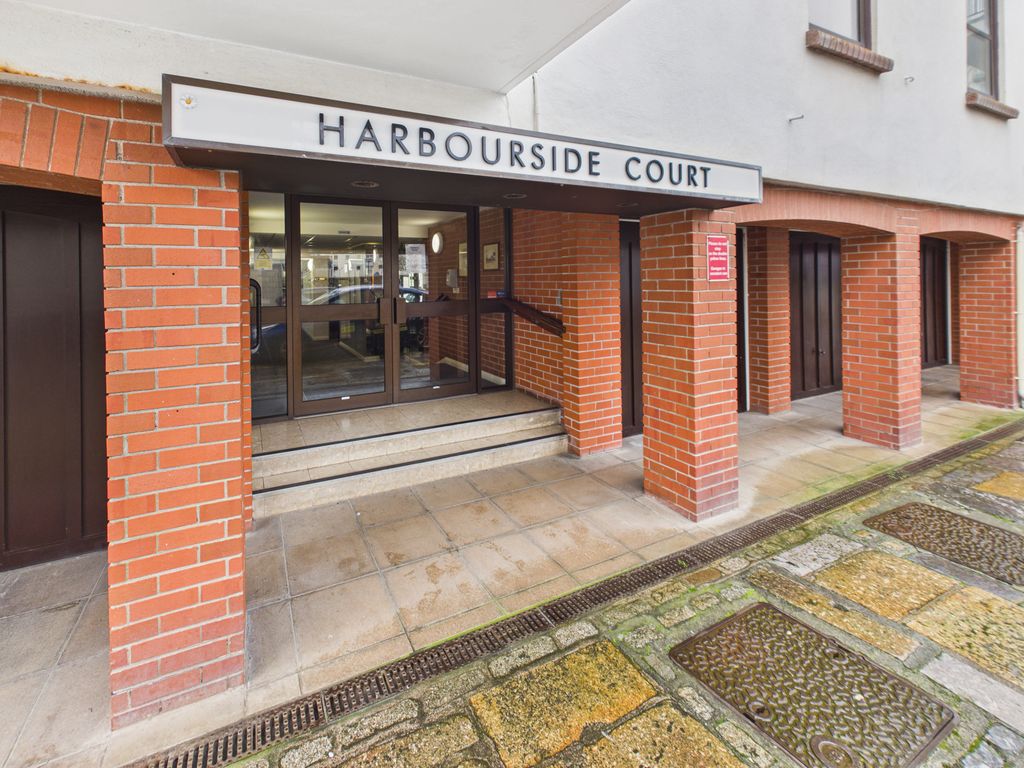 2 bed flat to rentHawkers Avenue, Sutton Harbour PL4 photo 4
