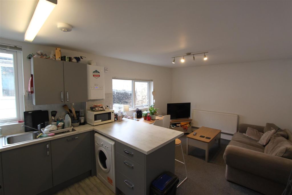 3 bed shared accommodation to rentHill Park Crescent, Plymouth PL4 photo 3