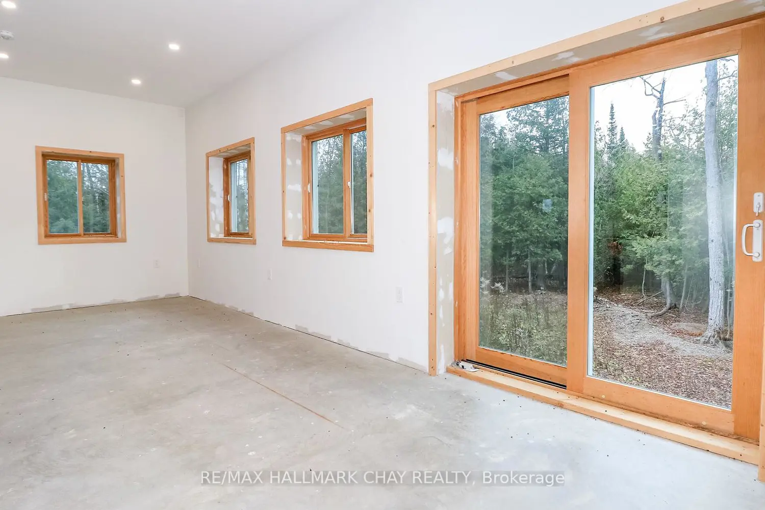 Additional image 6 of 2576 Champlain Road