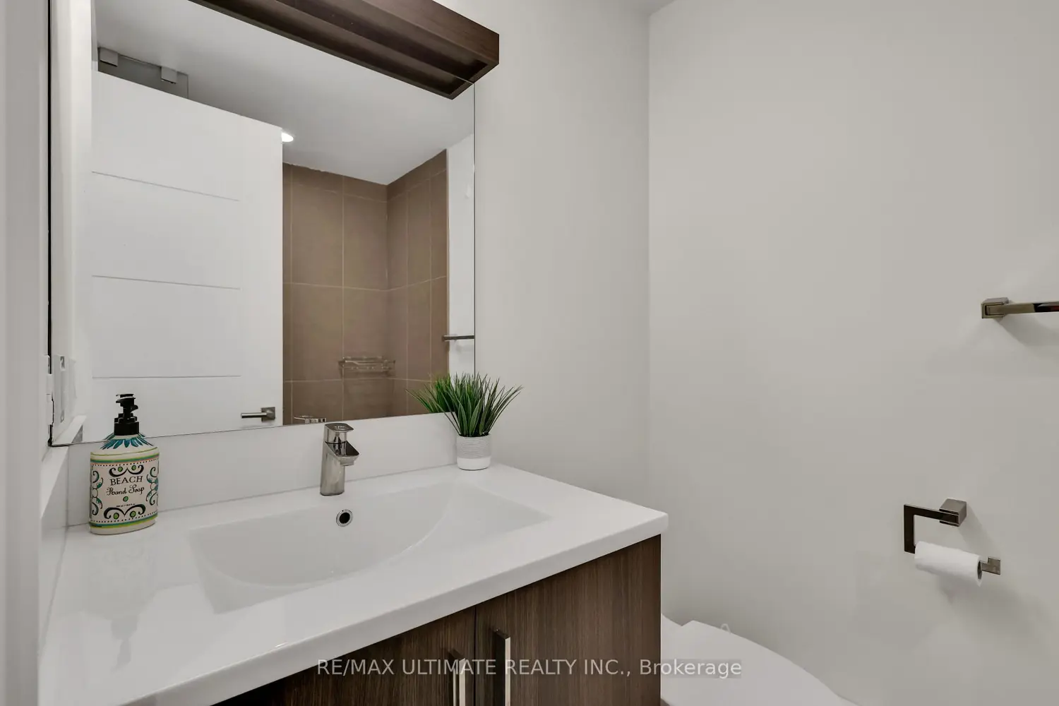 Additional image 15 of 743 Glencairn Avenue