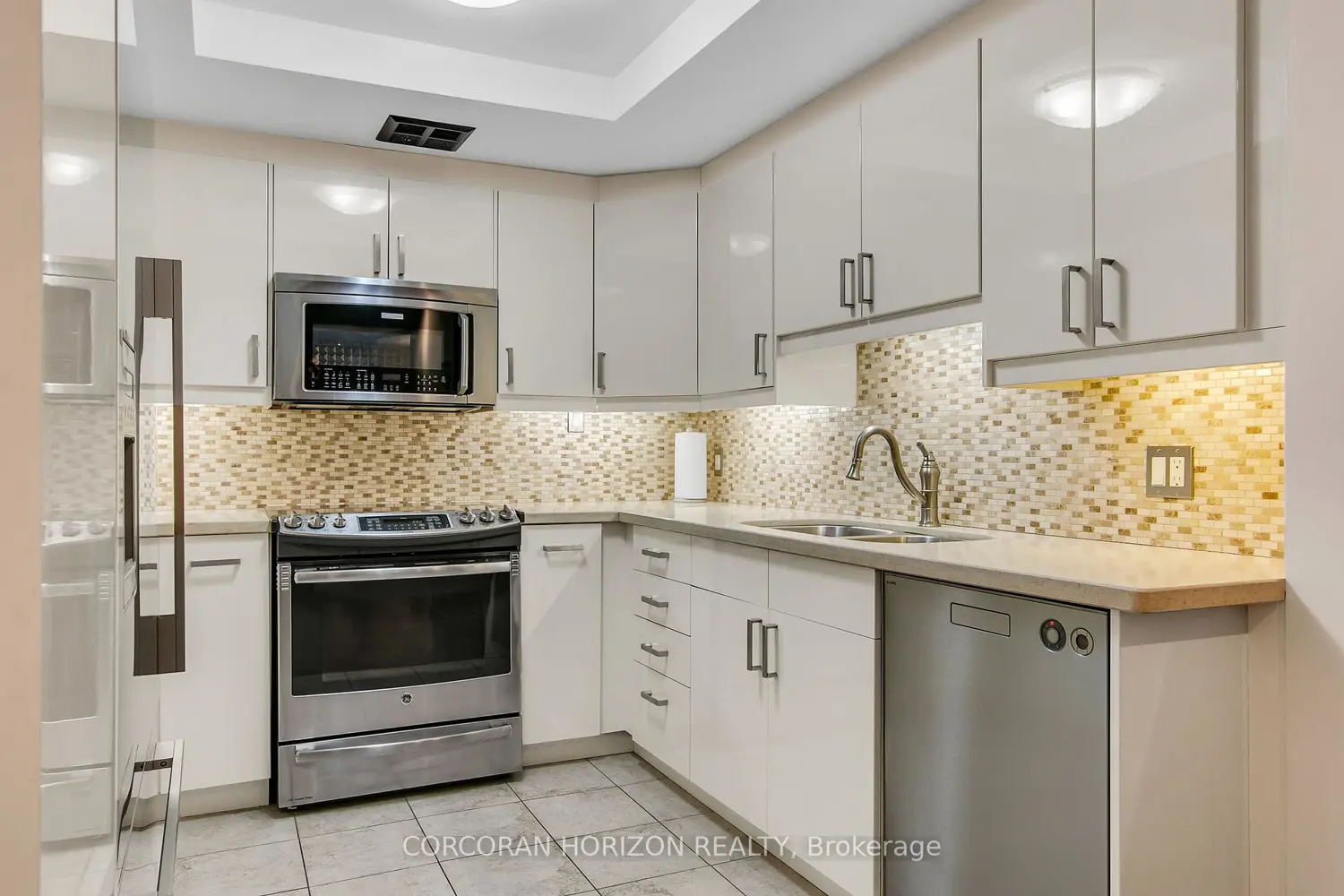 Additional image 10 of 5444 Yonge Street 1001