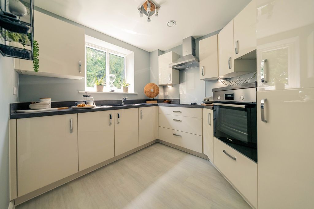 Additional image 5 of 1 bed flat to rentBurlington Gardens, Leyland PR25