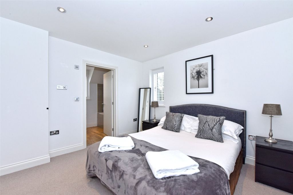 Additional image 11 of 4 bed detached house to rentBinfield Heath, Henley-On-Thames, Oxfordshire RG9