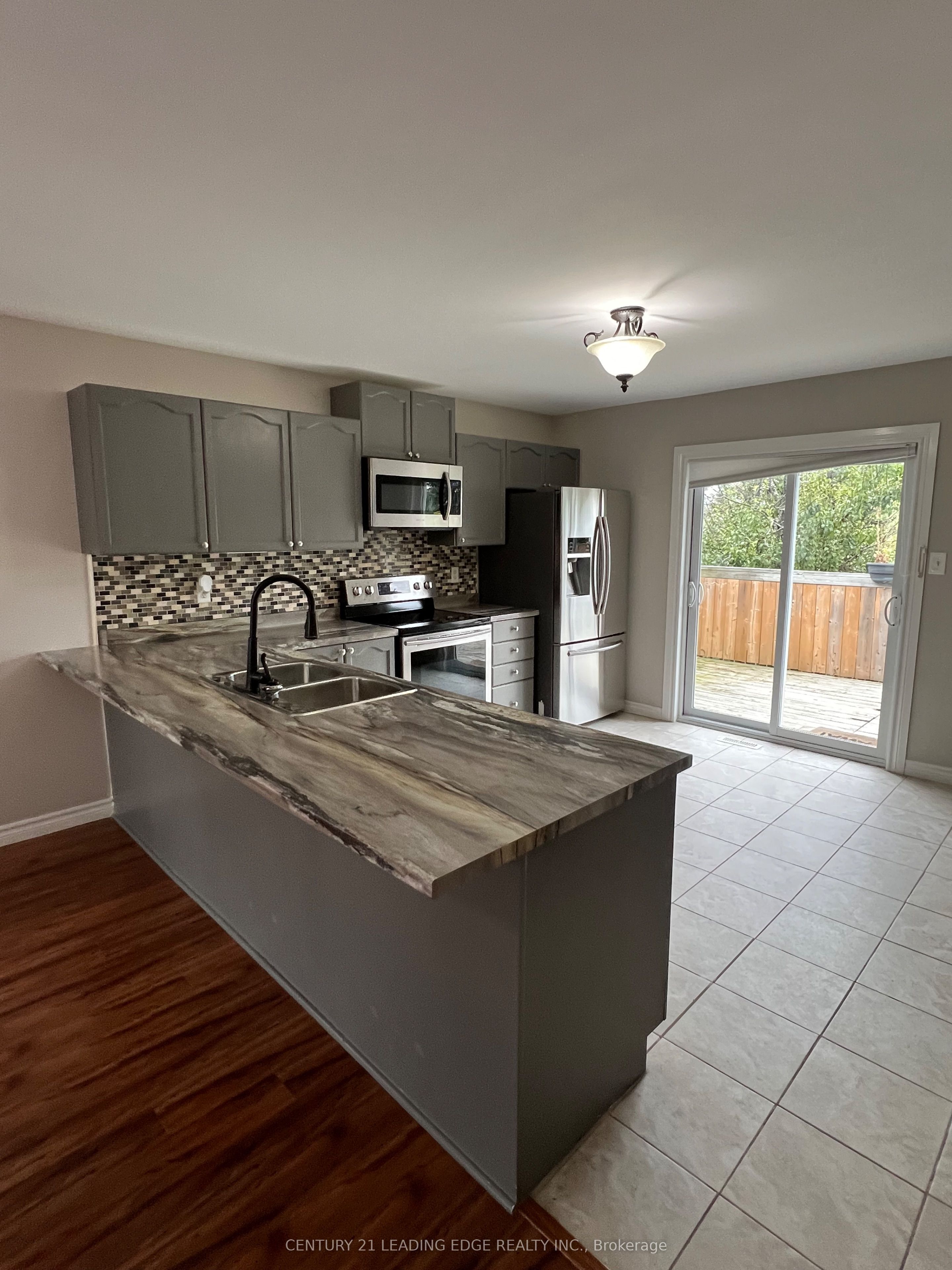 Additional image 3 of Upper-23 Dunsmore Lane, Barrie, ON, L4M 7A1