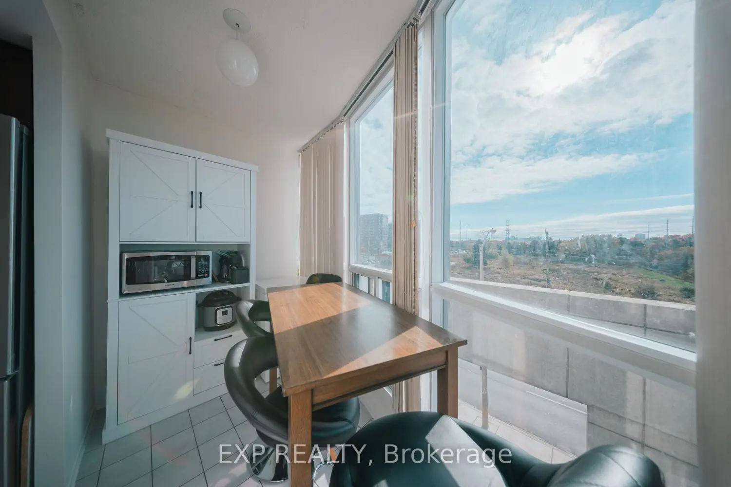 Additional image 7 of 2550 Lawrence Avenue 310
