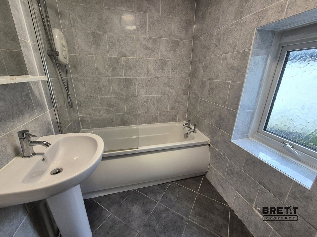 Additional image 11 of 3 bed terraced house to rent47 Dewsland Street, Milford Haven SA73