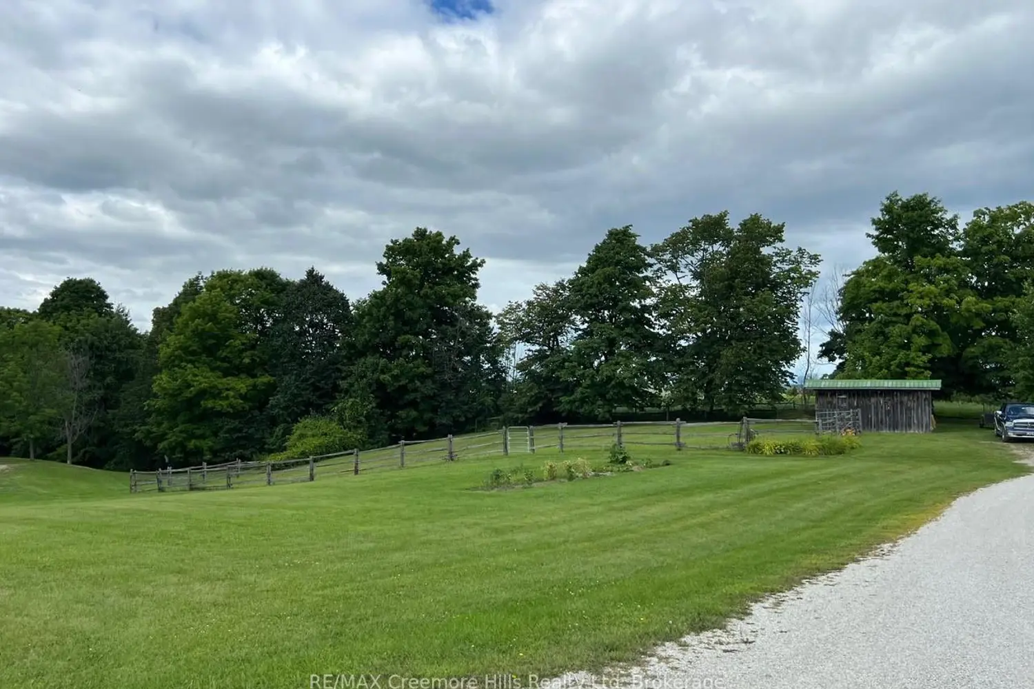 Additional image 11 of 2332 Centre Line