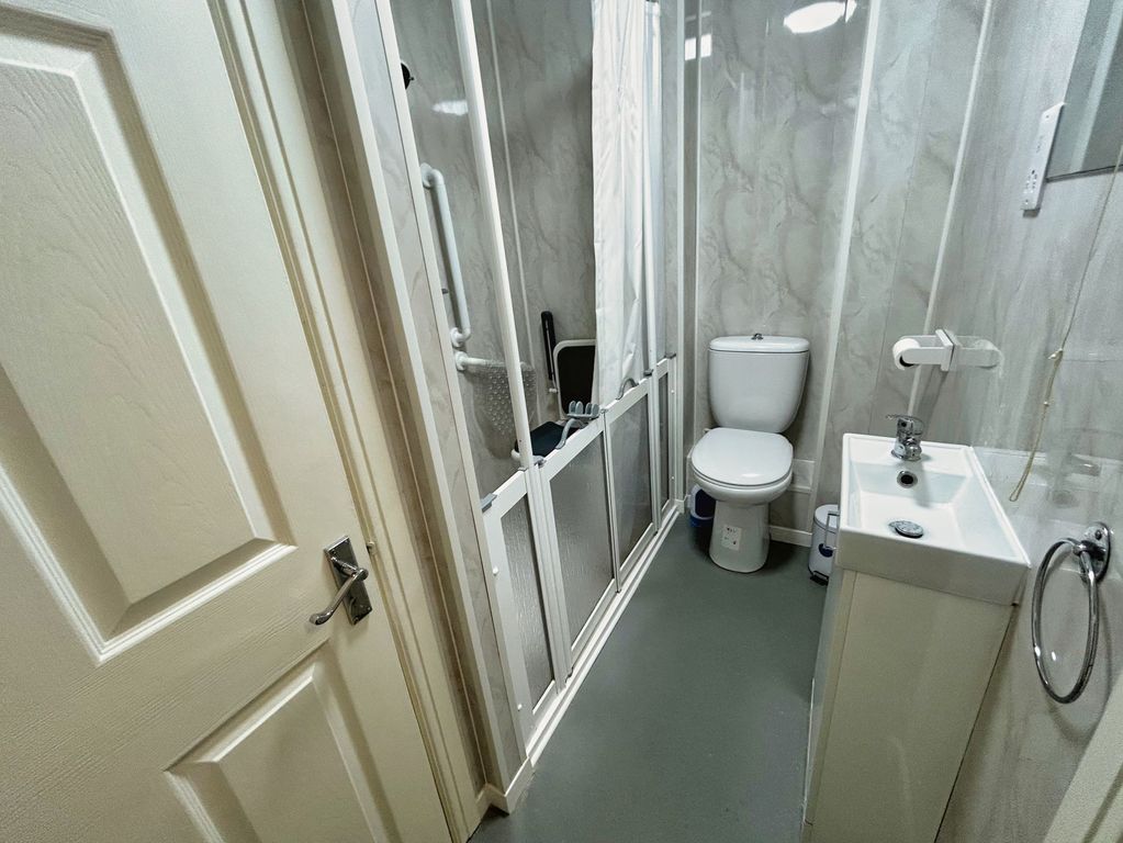 Additional image 6 of 2 bed flat to rentHighbury Court, Neath SA11