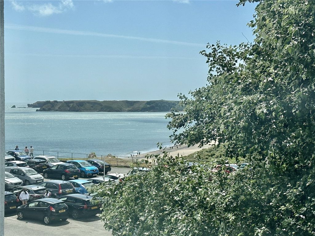Additional image 8 of 2 bed flat to rentFlat 8, Islay Court, Victoria Street, Tenby SA70