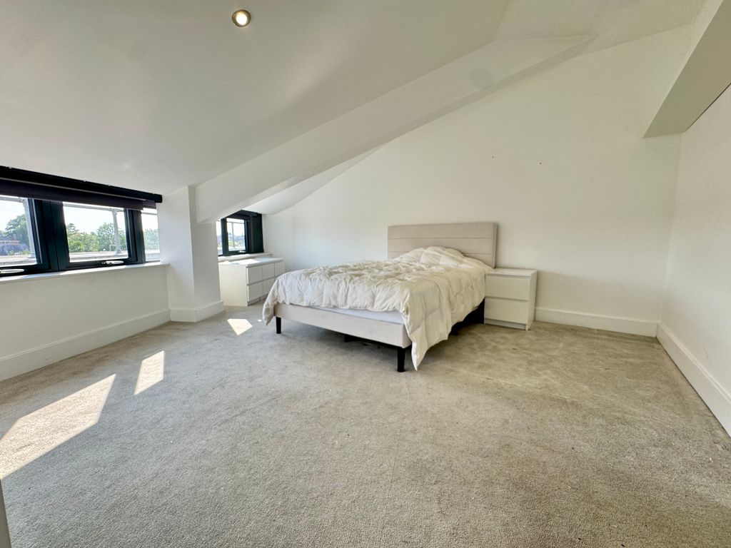 Additional image 10 of 4 bed penthouse to rentSurrey Street, Norwich NR1