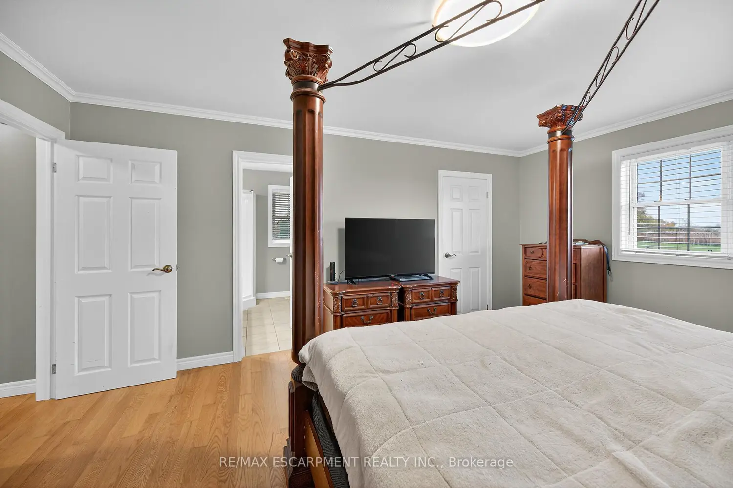 Additional image 9 of 2905 South Grimsby Road 6