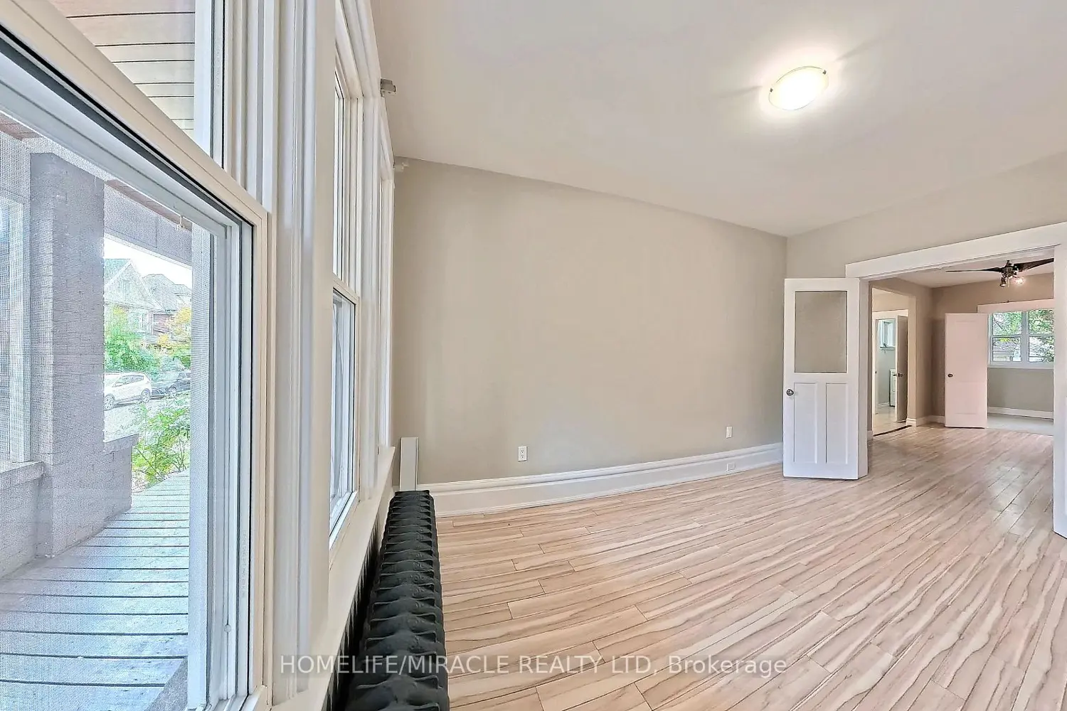 Additional image 2 of 25 Spadina Avenue