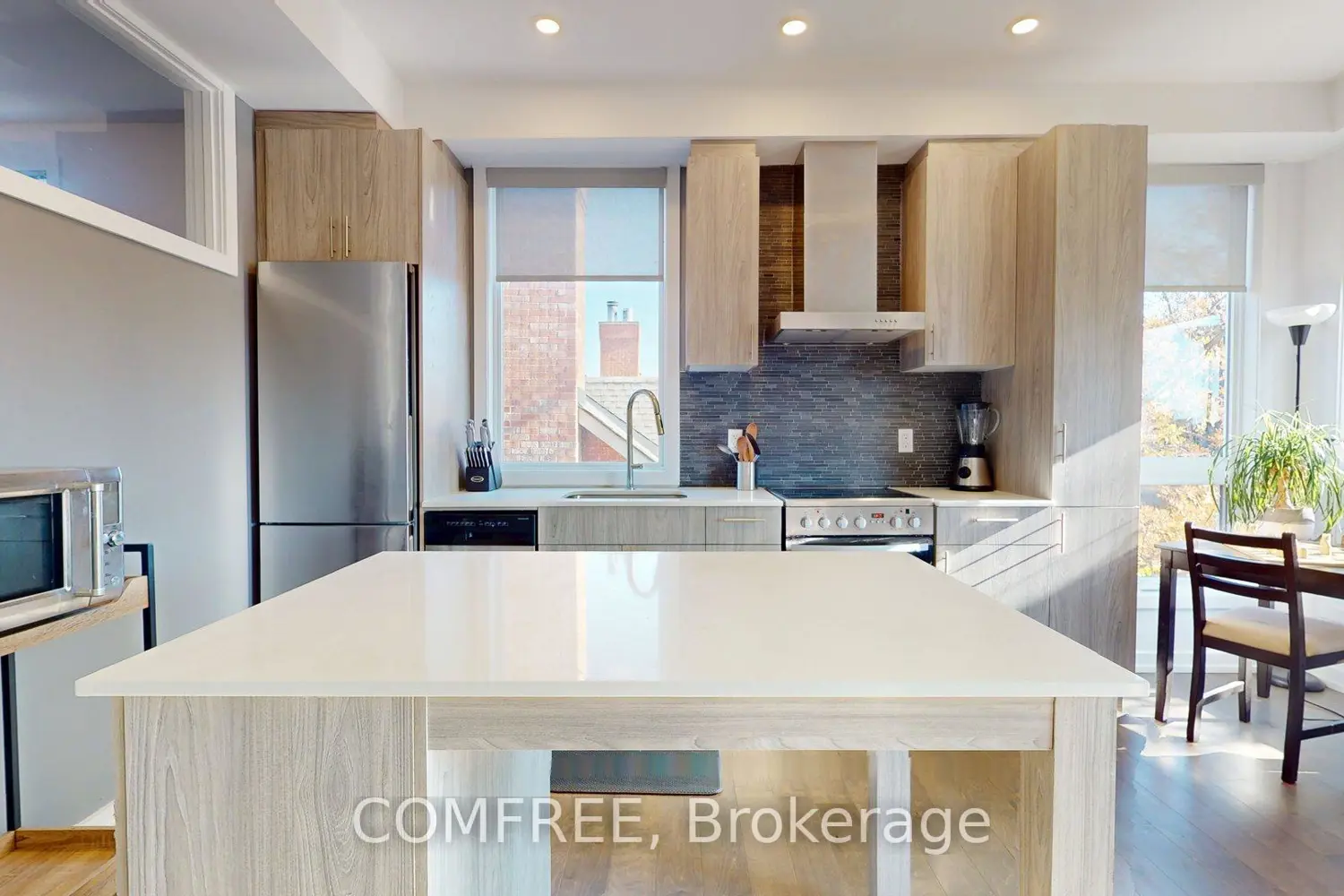 150 Greenfield Avenue 404 photo 4