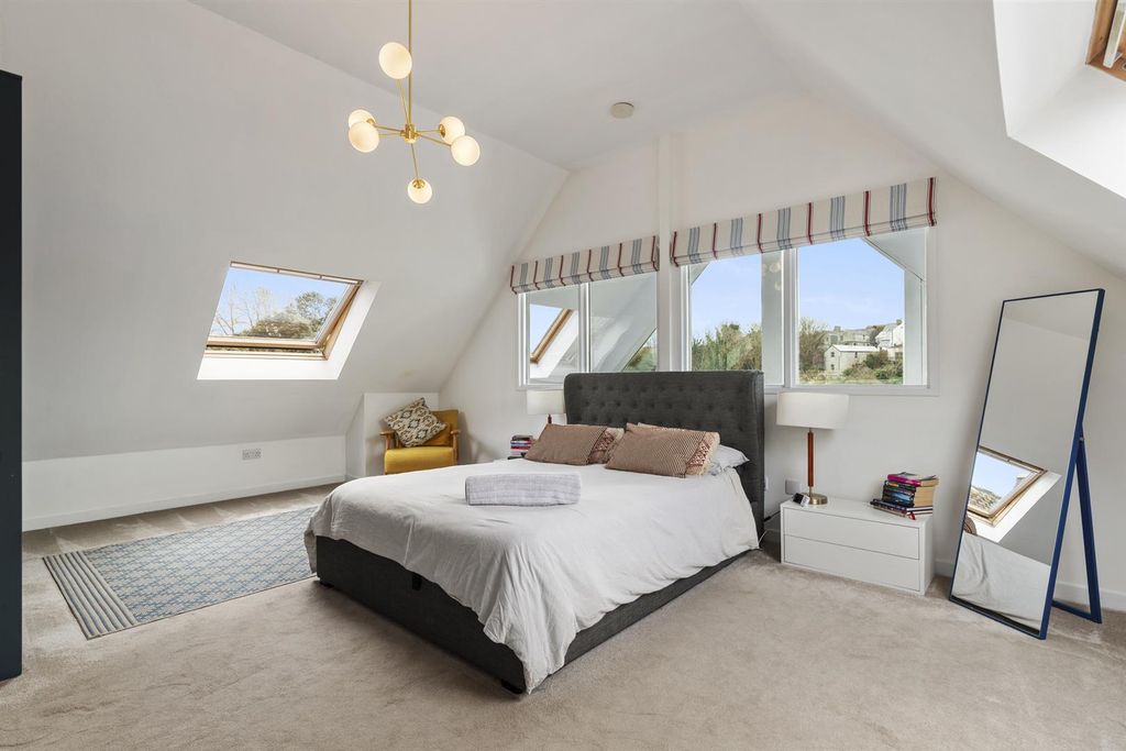 Additional image 11 of 4 bed property to rentParadise Row, Pembroke SA71