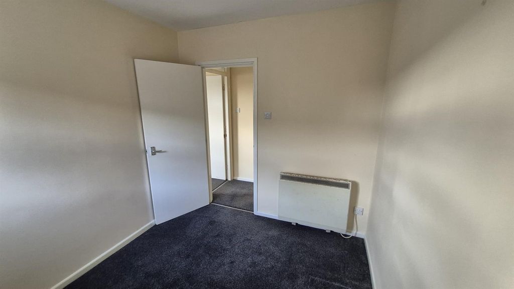 Additional image 10 of 2 bed flat to rentMain Street, Pembroke SA71
