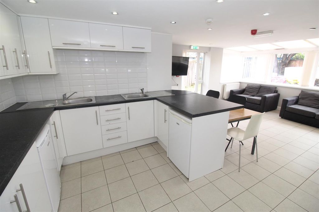 10 bed property to rentCathays Terrace, Cathays, Cardiff CF24