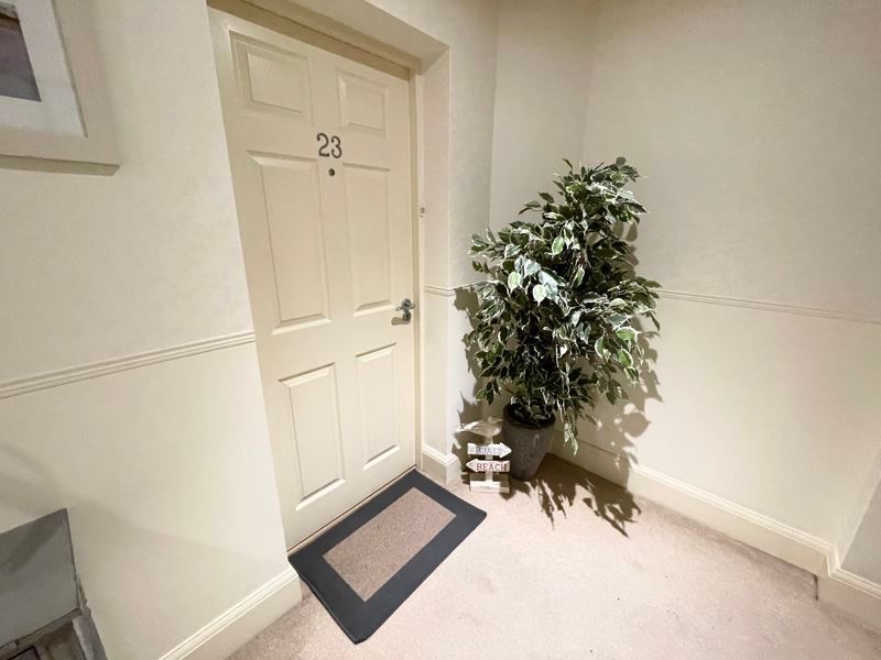 3 bed flat to rentThe Waterfront, Cleethorpes DN35 photo 2