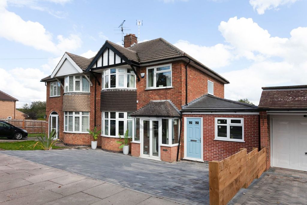 Studio to rentStudio Apartment, Downing Drive, Leicester LE5 photo 3
