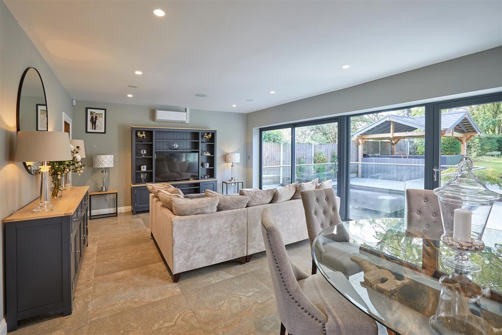 Additional image 7 of 5 bed detached house to rentWeeford Road, Sutton Coldfield B75