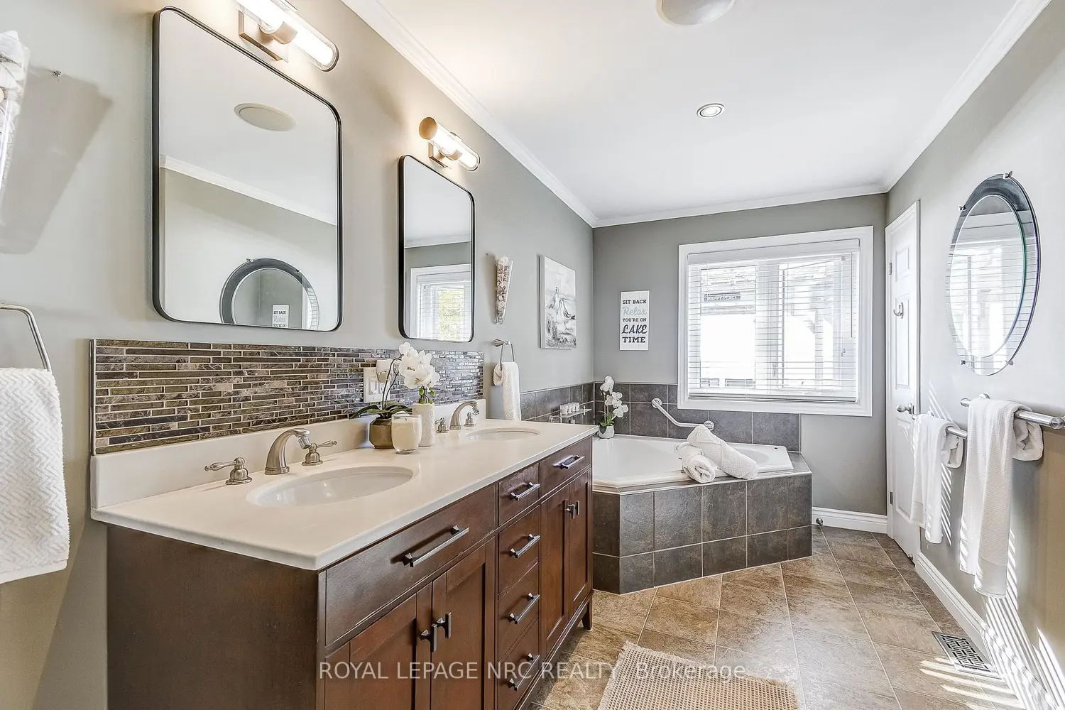 Additional image 5 of 10781 Lakeshore Road